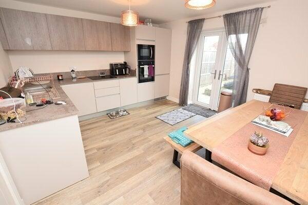 open plan kitchen/diner