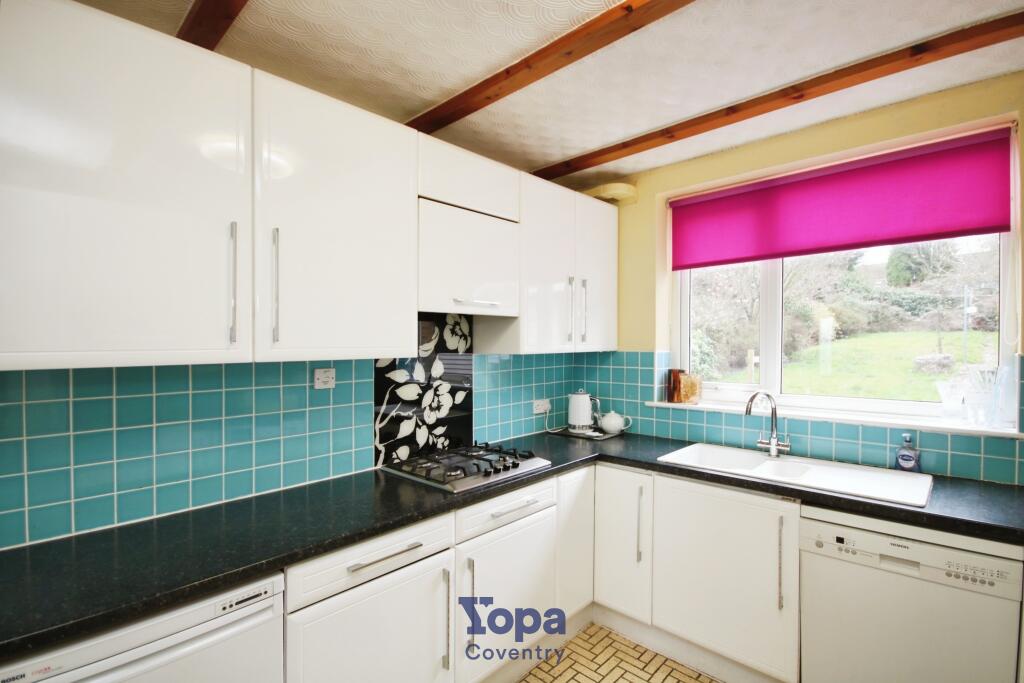 0f51ac6a-Kitchen 202.JPG
