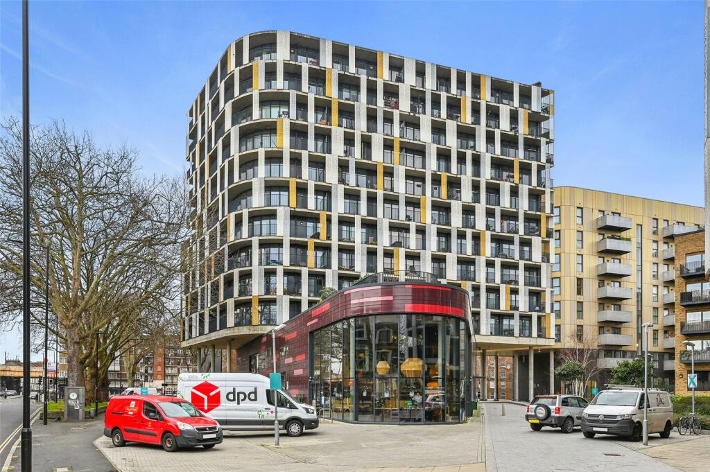 Atkins Square E8