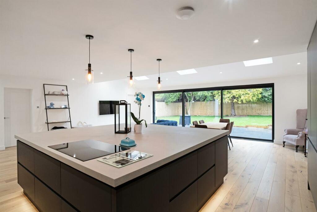 69519_3 Ashley Close, Charlton Kings - (5)_low.jpg