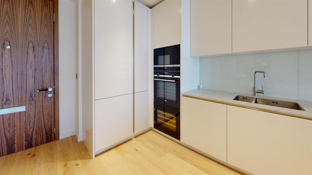4306-Hampton-Tower-Kitchen(1).jpg