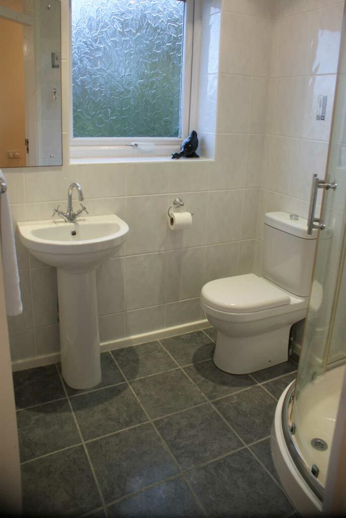 En-Suite to bed 2