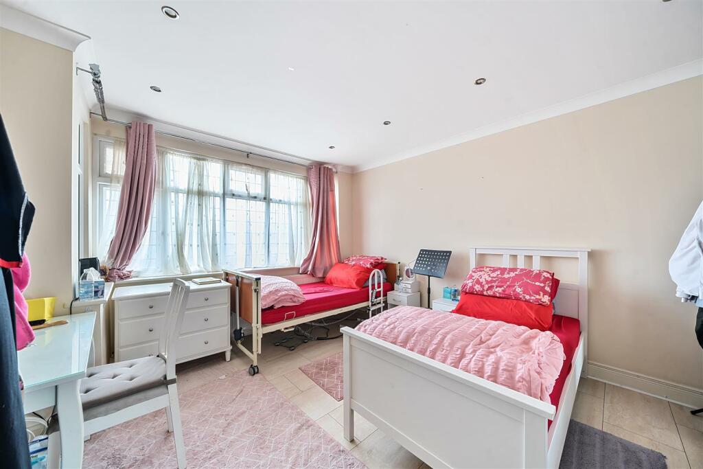 Bedroom 4.jpg