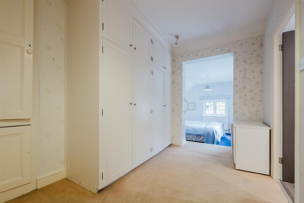 Dressing Area and Principal Bedroom