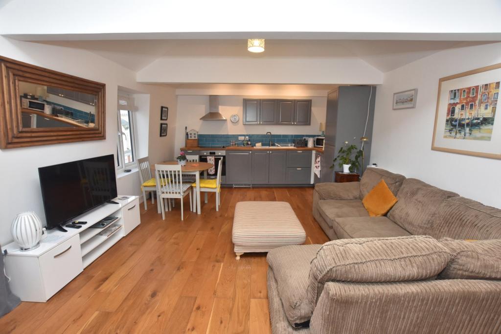 Lounge/Kitchen
