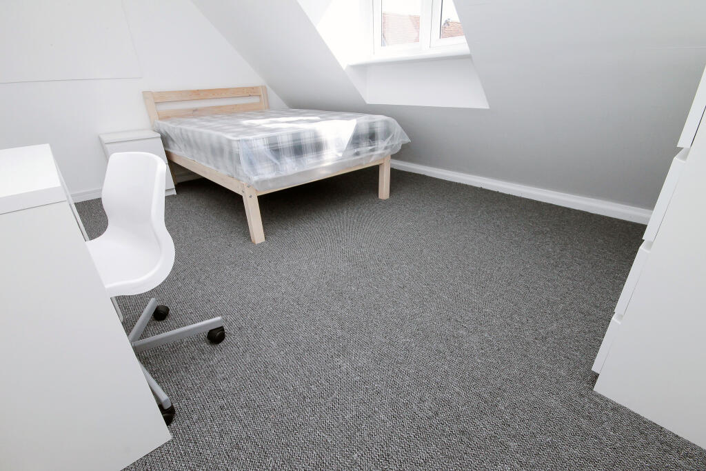 BEDROOM 5
