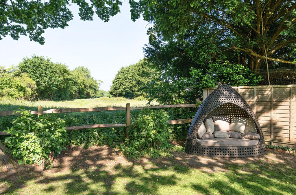 1298676-8-683039b...