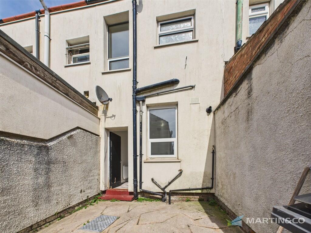 CAM02318G0-PR0437...