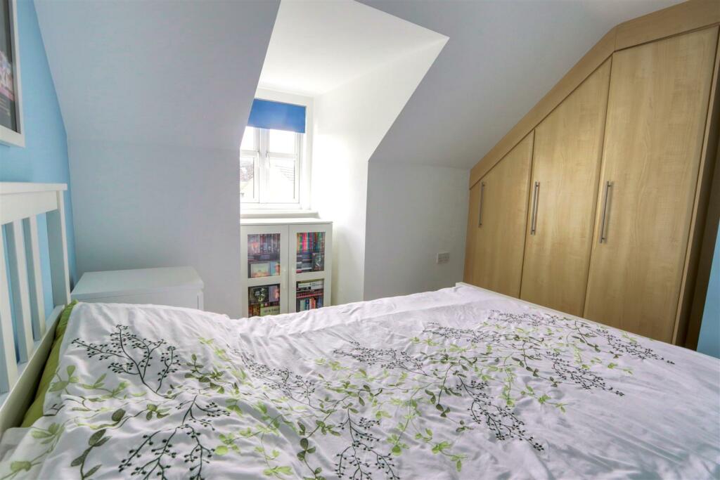 18 Bedroom 3 (2).jpg