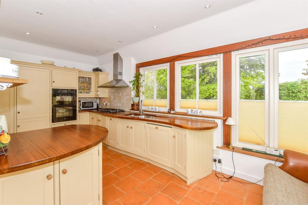 Kitchen/ Dining Area