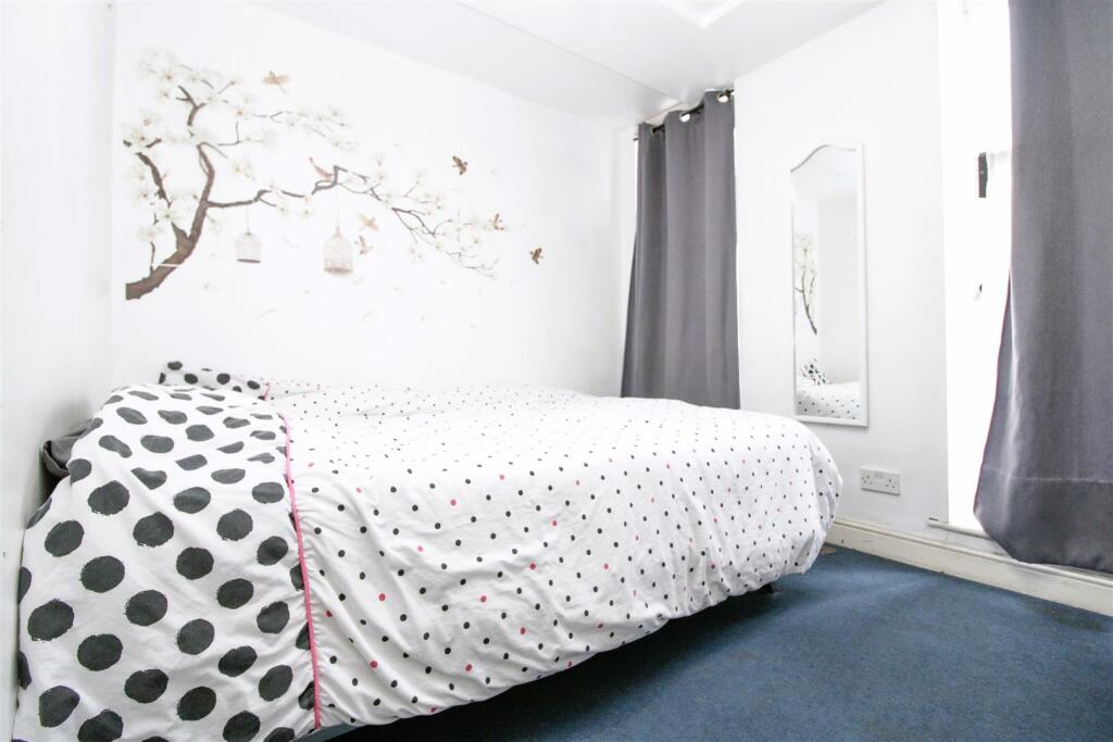 bedroom2.jpg