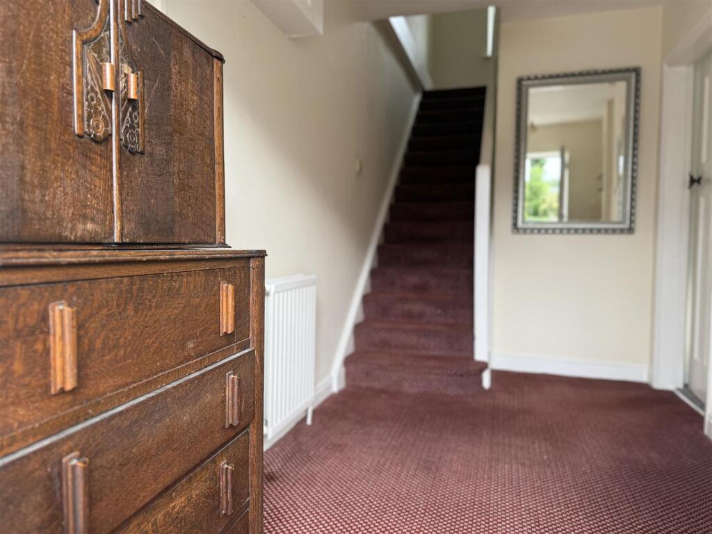 RECEPTION HALLWAY