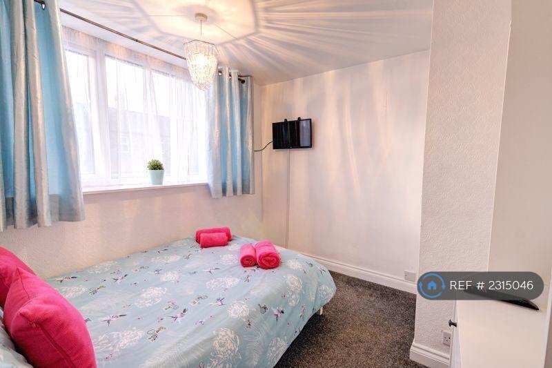 2nd Bedroom