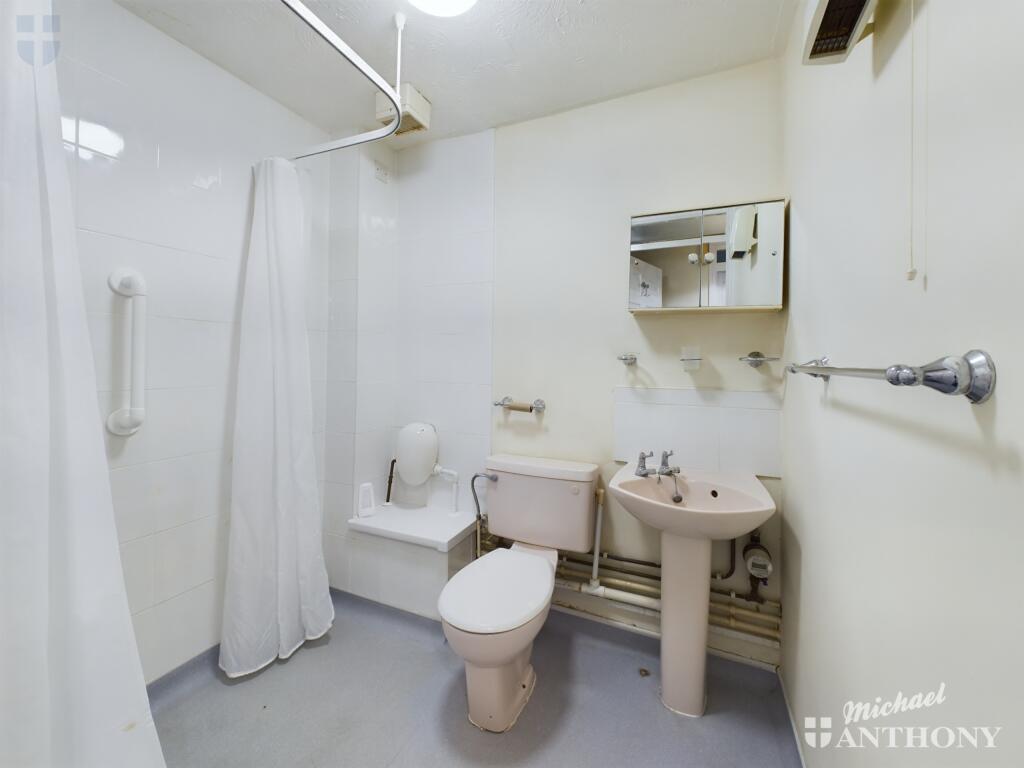 CAM03852G0-PR0080-STILL001