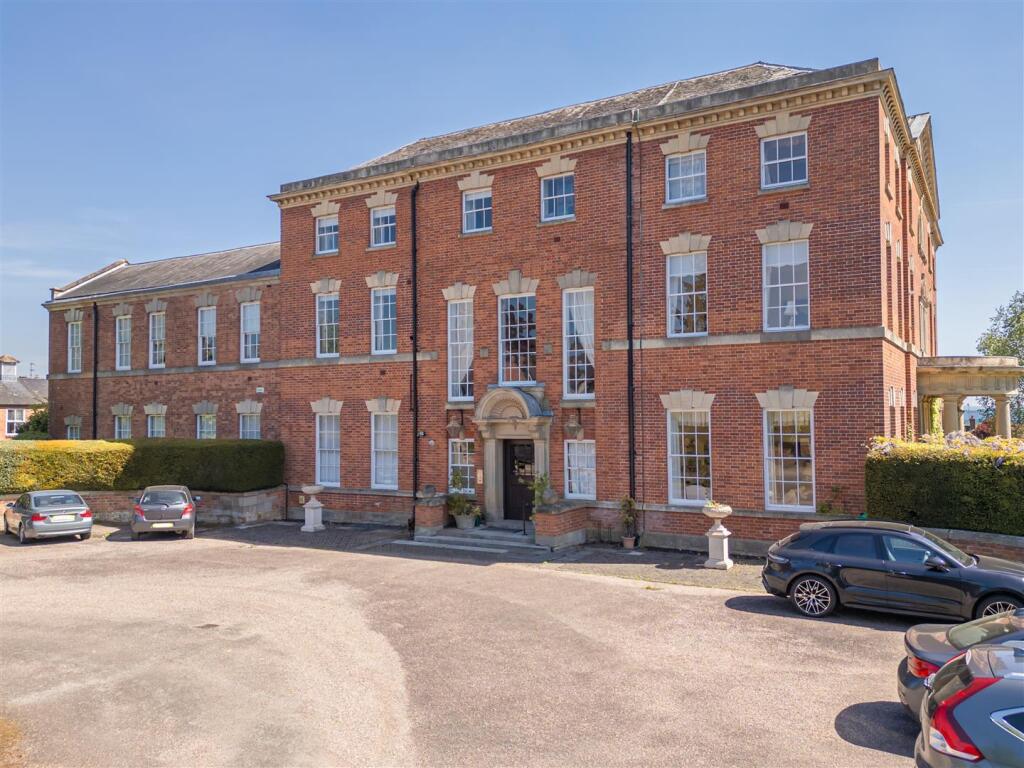 The Avenue Waresley 1.jpg