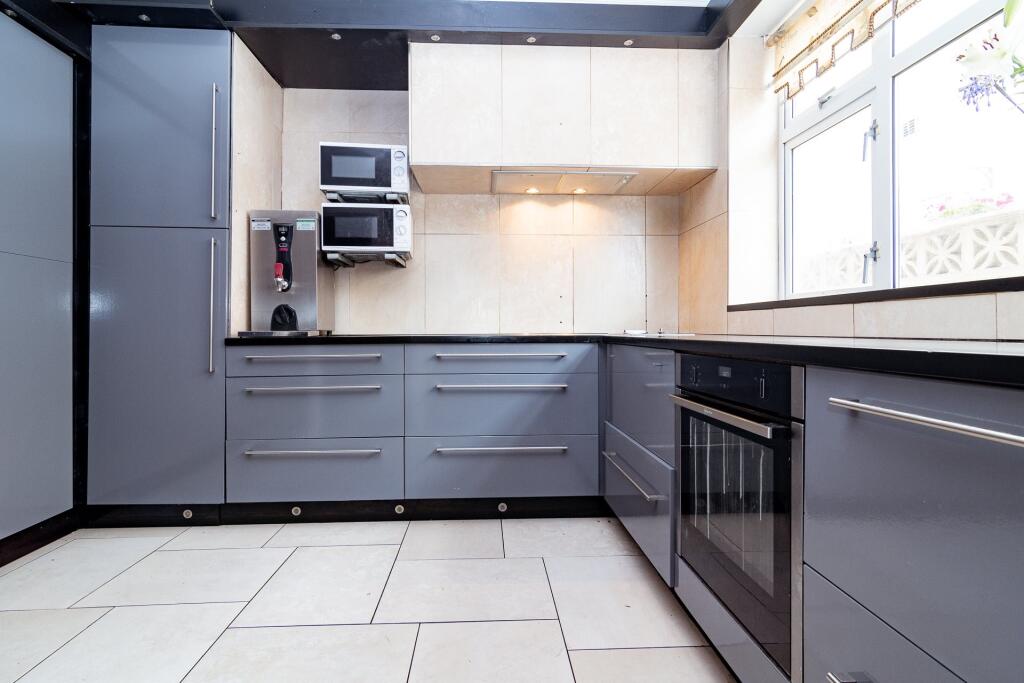 Communal Kitchen alt