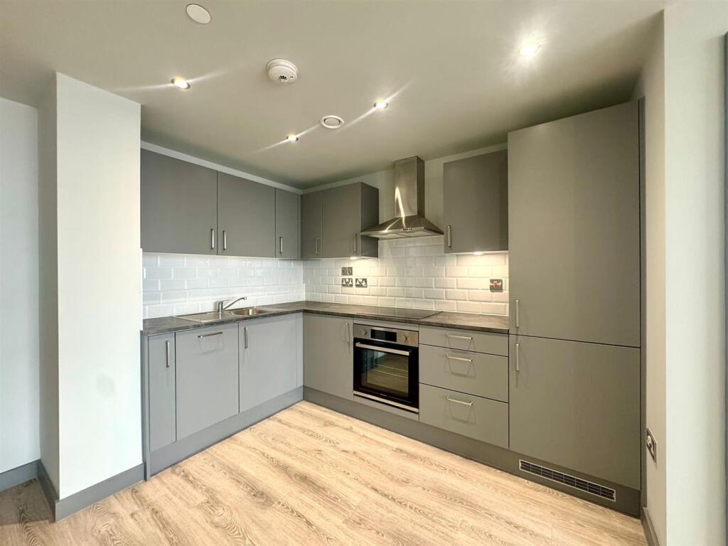Kitchen pic 2.jpeg