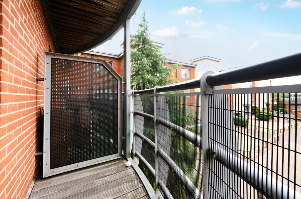 1307162-11-687a0e...