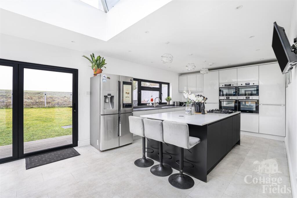 Kitchen / Diner / Entertainment Area