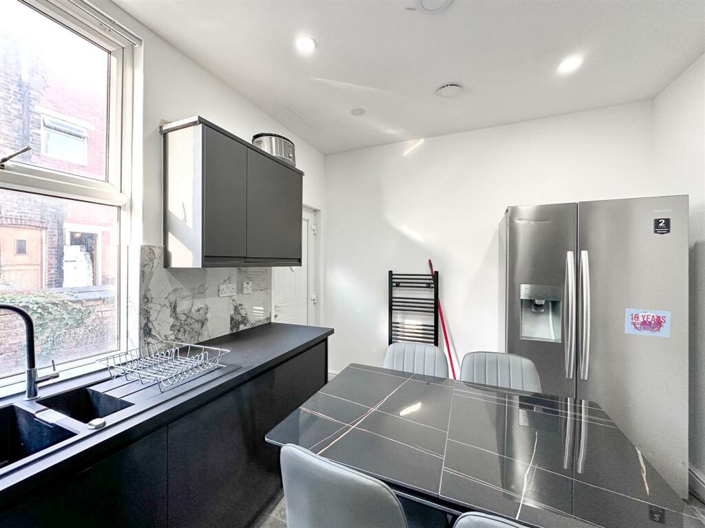 Staycasa Accommodation Manchester Carrill  2024AUG