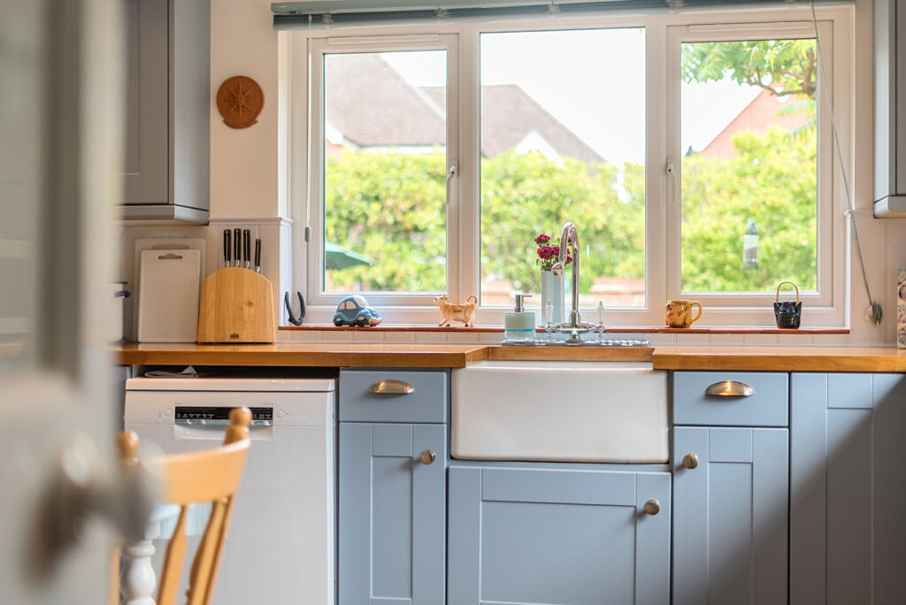 1295486-25-682f3b...