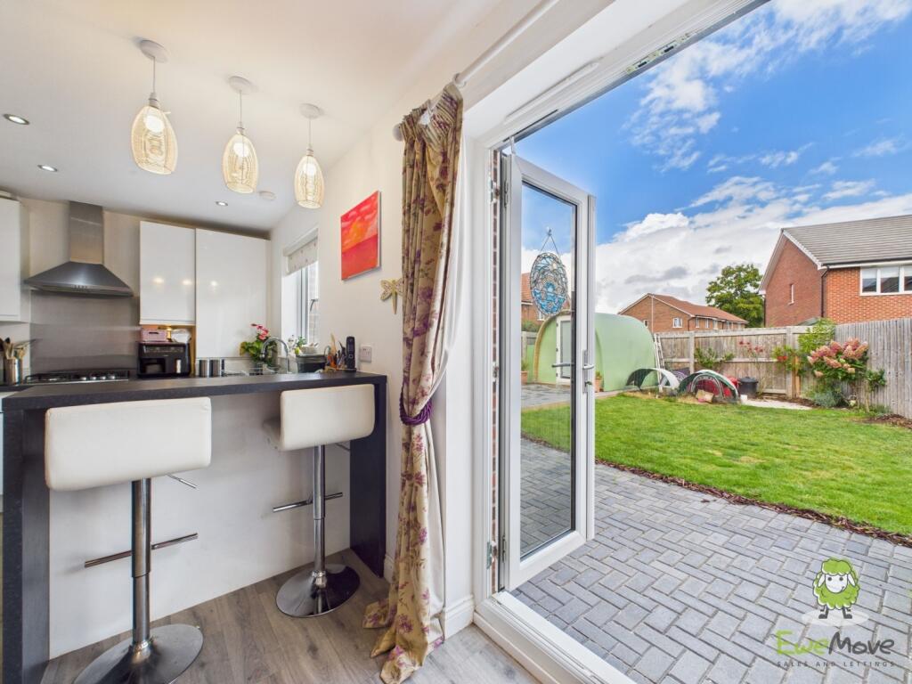 CAM02463G0-PR0080-STILL022