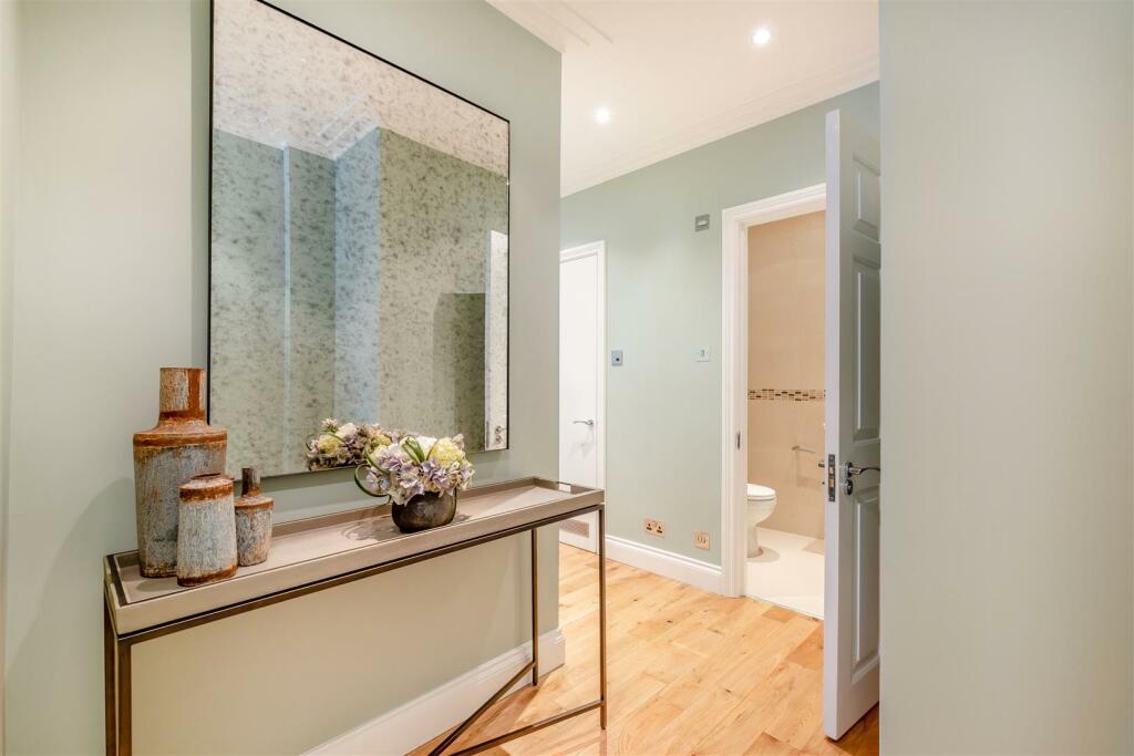 8515327-interior14.jpg