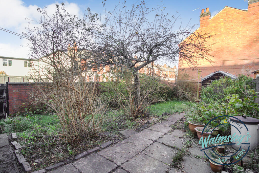 Wide rear gardens