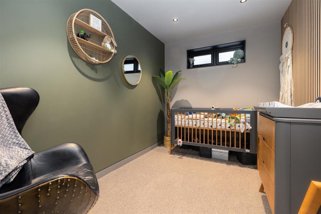 BEDROOM 5