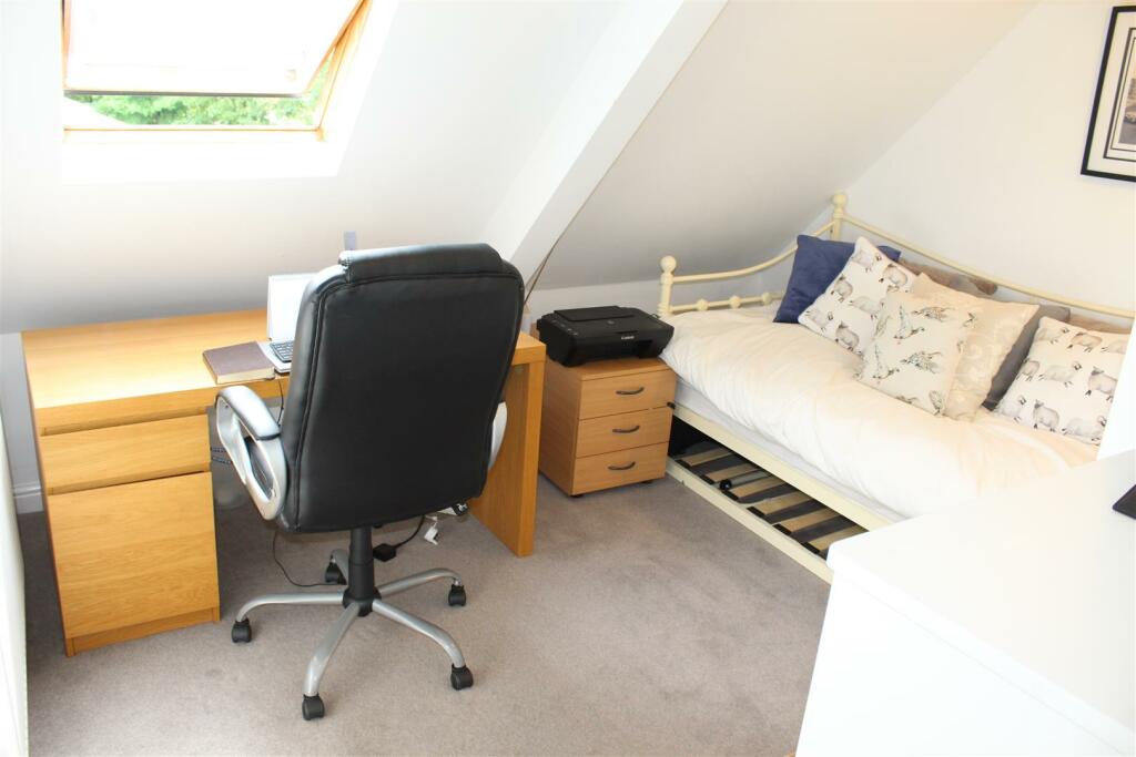 BEDROOM 2