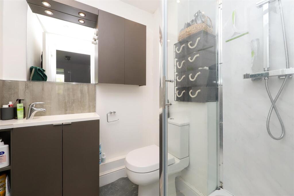 En-suite bathroom
