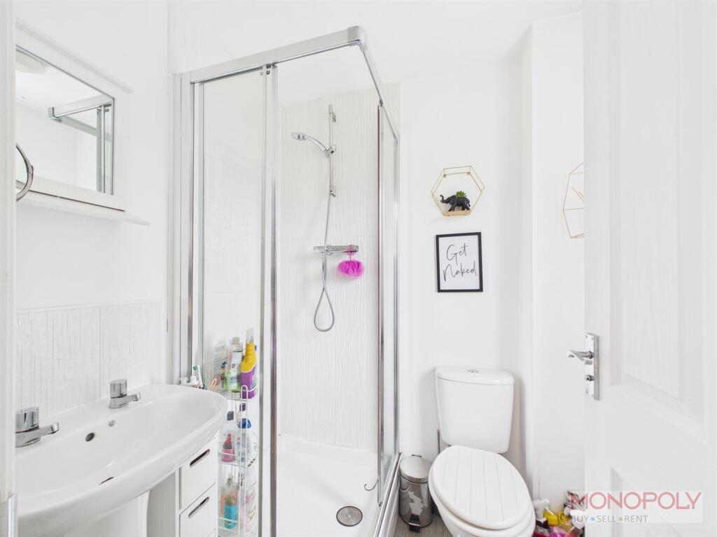 EN SUITE SHOWER ROOM