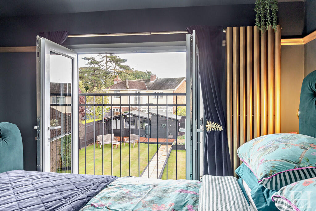 8660207-interiorW...