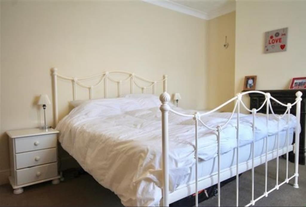 Canford Road bedroom_lge