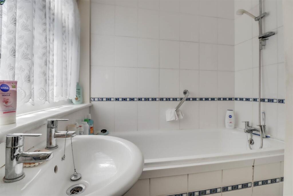 111 RUNWELL ROAD INSIDE-9.jpg