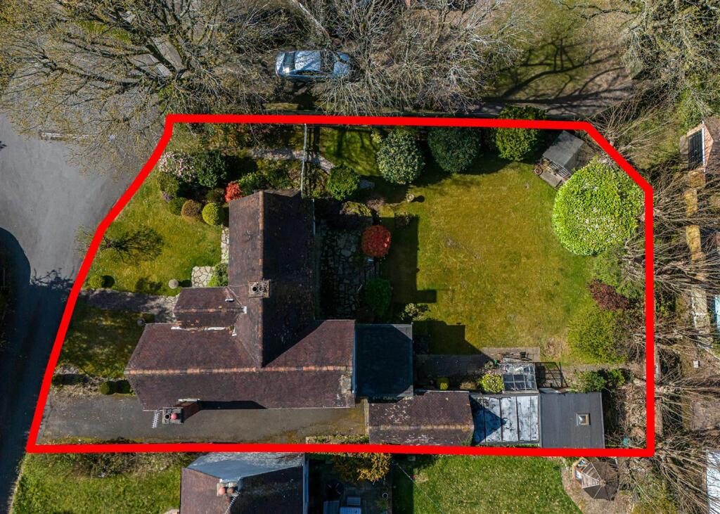 40 Castlecroft Gardens-drone.jpg