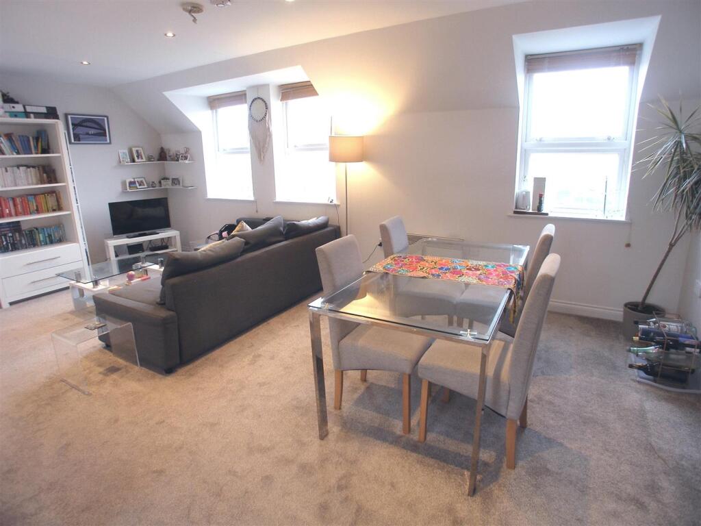Sitting/Dining Room