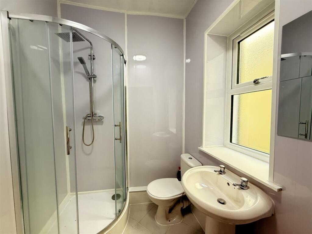 Shower room 1