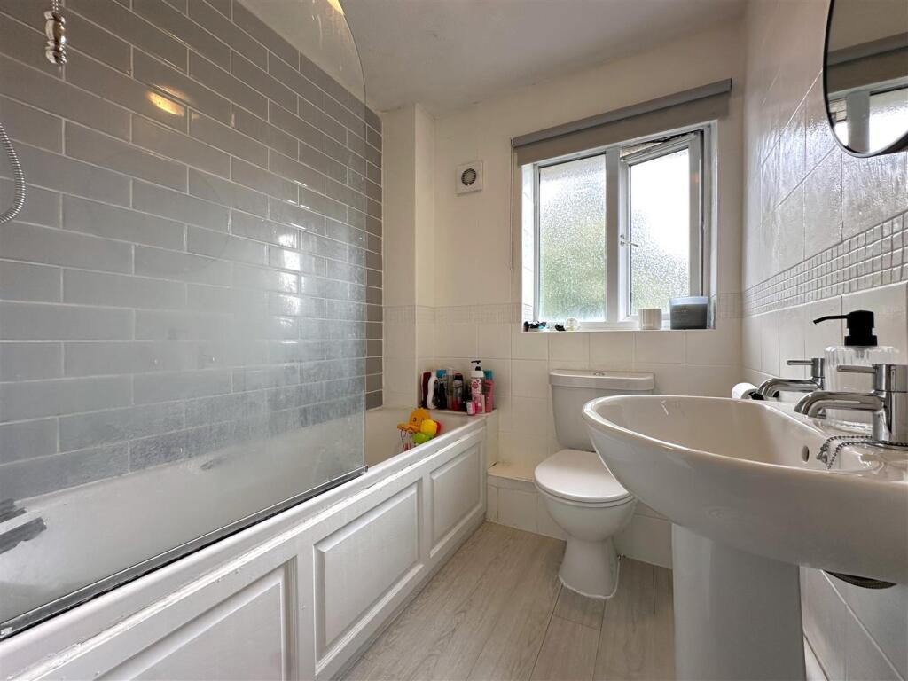 First Floor Bathroom 942