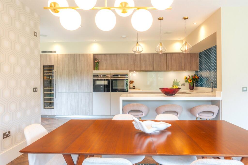 Pavilion Crescent 17