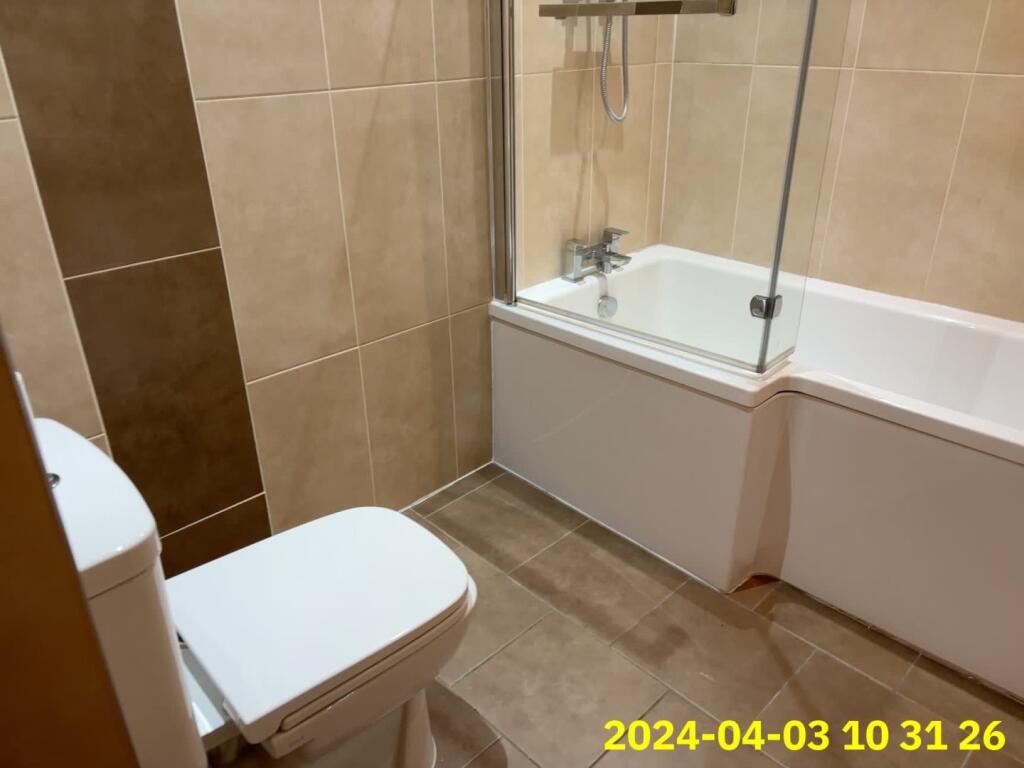 Bathroom photo 2