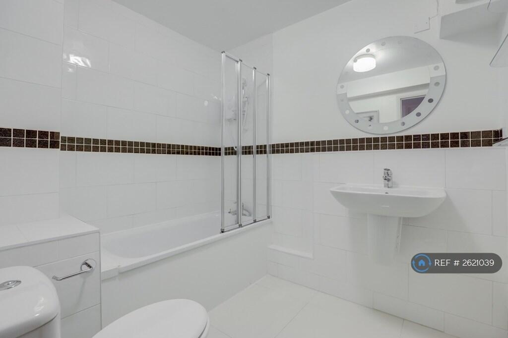 Modern Bright Bathroom