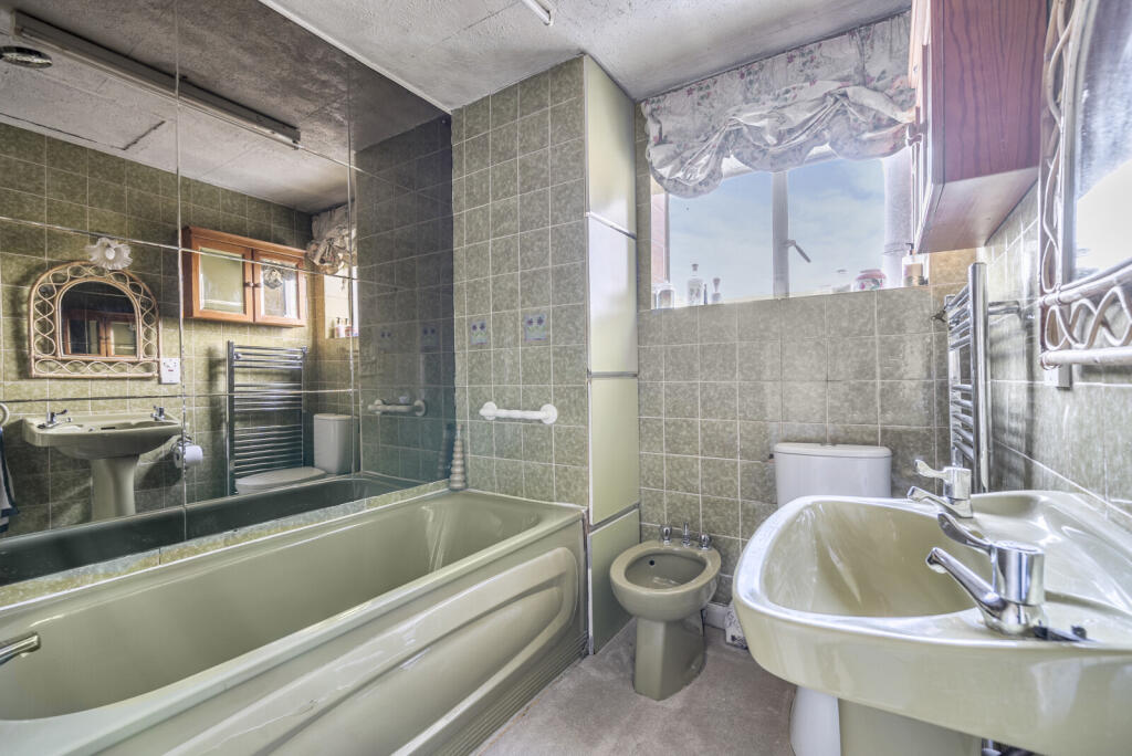 1362309-2-68dd5e3...