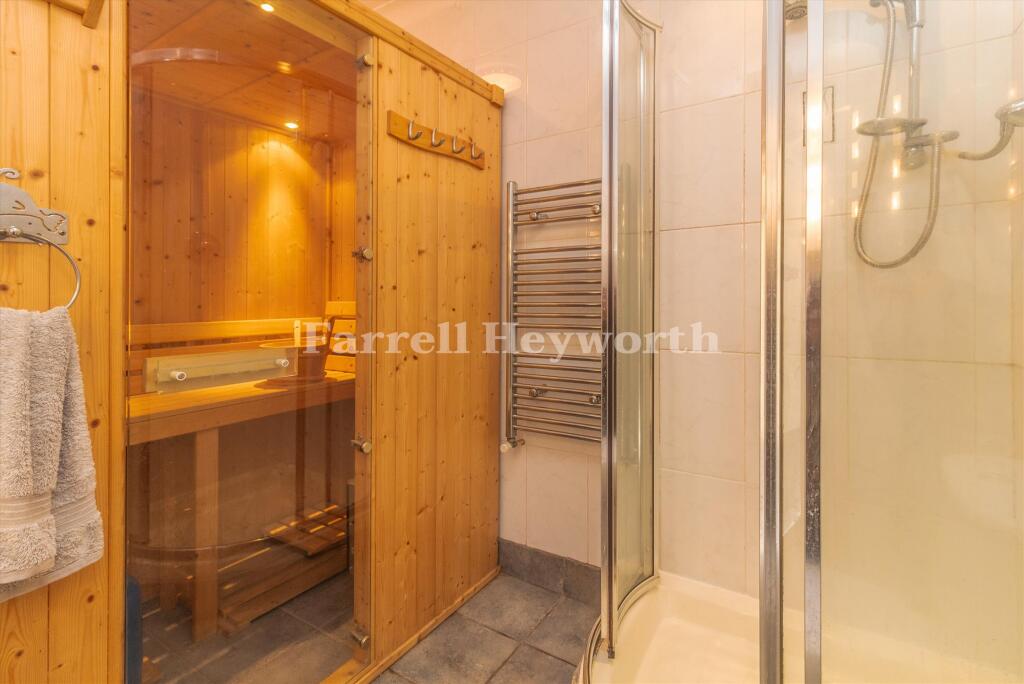 Shower Room And Saun