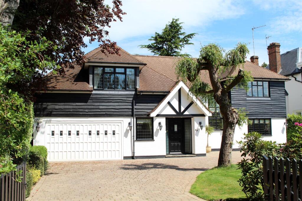 Brookmans Avenue, Brookmans Park