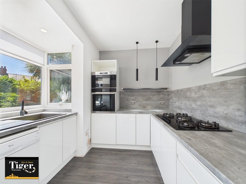 CAM02176G0-PR0586...