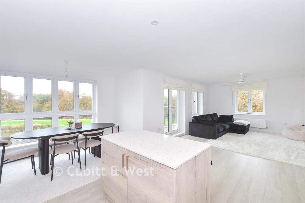 Kitchen/Dining Area