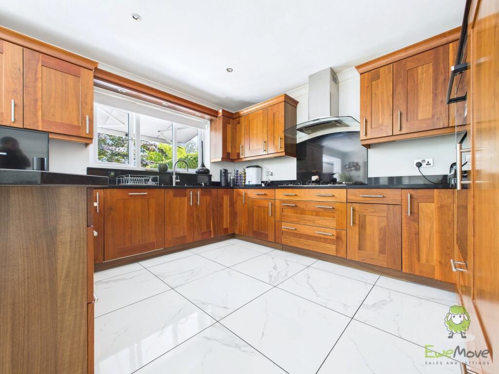 CAM01543G0-PR0141-STILL046