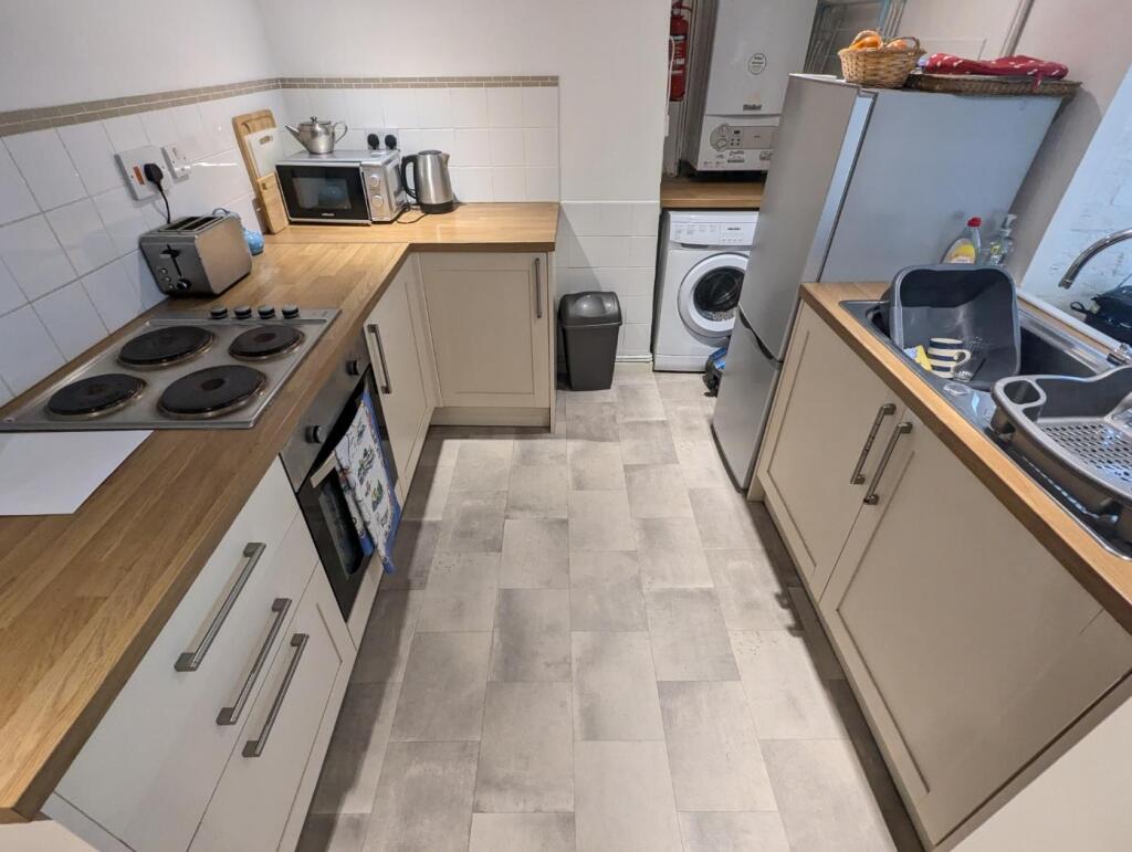 Kitchen (1).jpg