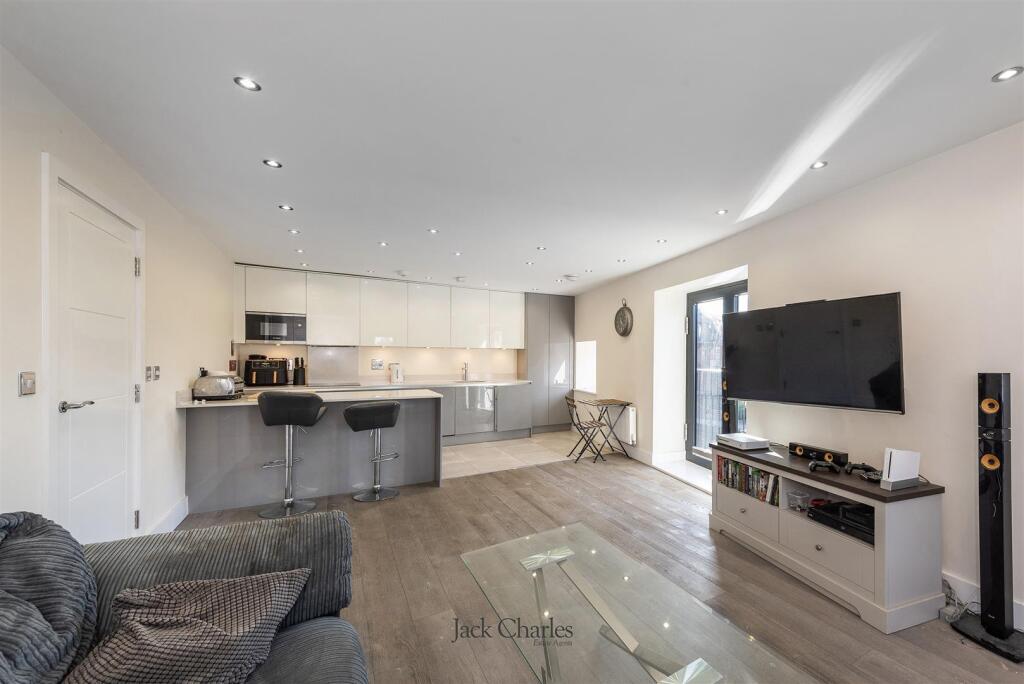 5 Ronnies Wharf, TN9 1EX 008.jpg